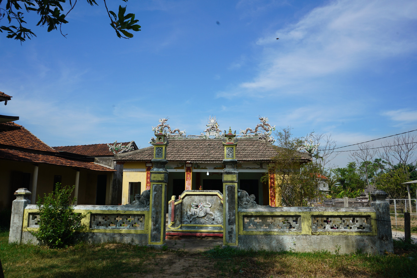 N&eacute;t thơ mộng v&agrave; cổ k&iacute;nh của Đ&igrave;nh l&agrave;ng Trung Y&ecirc;n